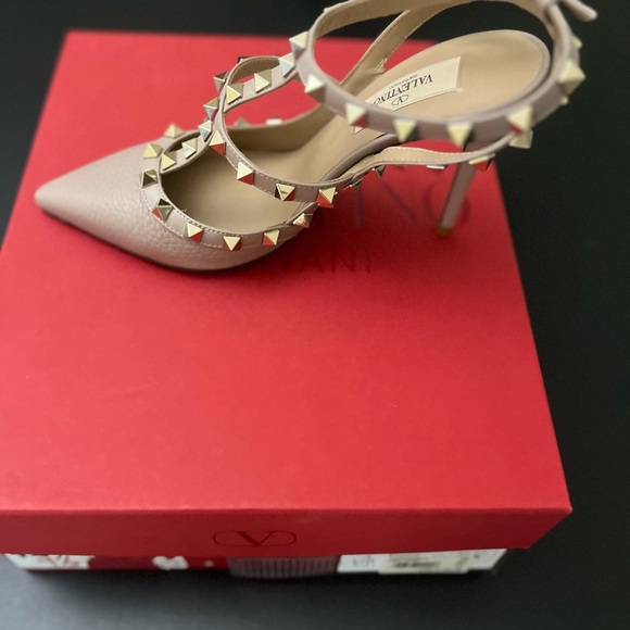 Valentino Garavani Rockstud T-Strap - Picture 7 of 10